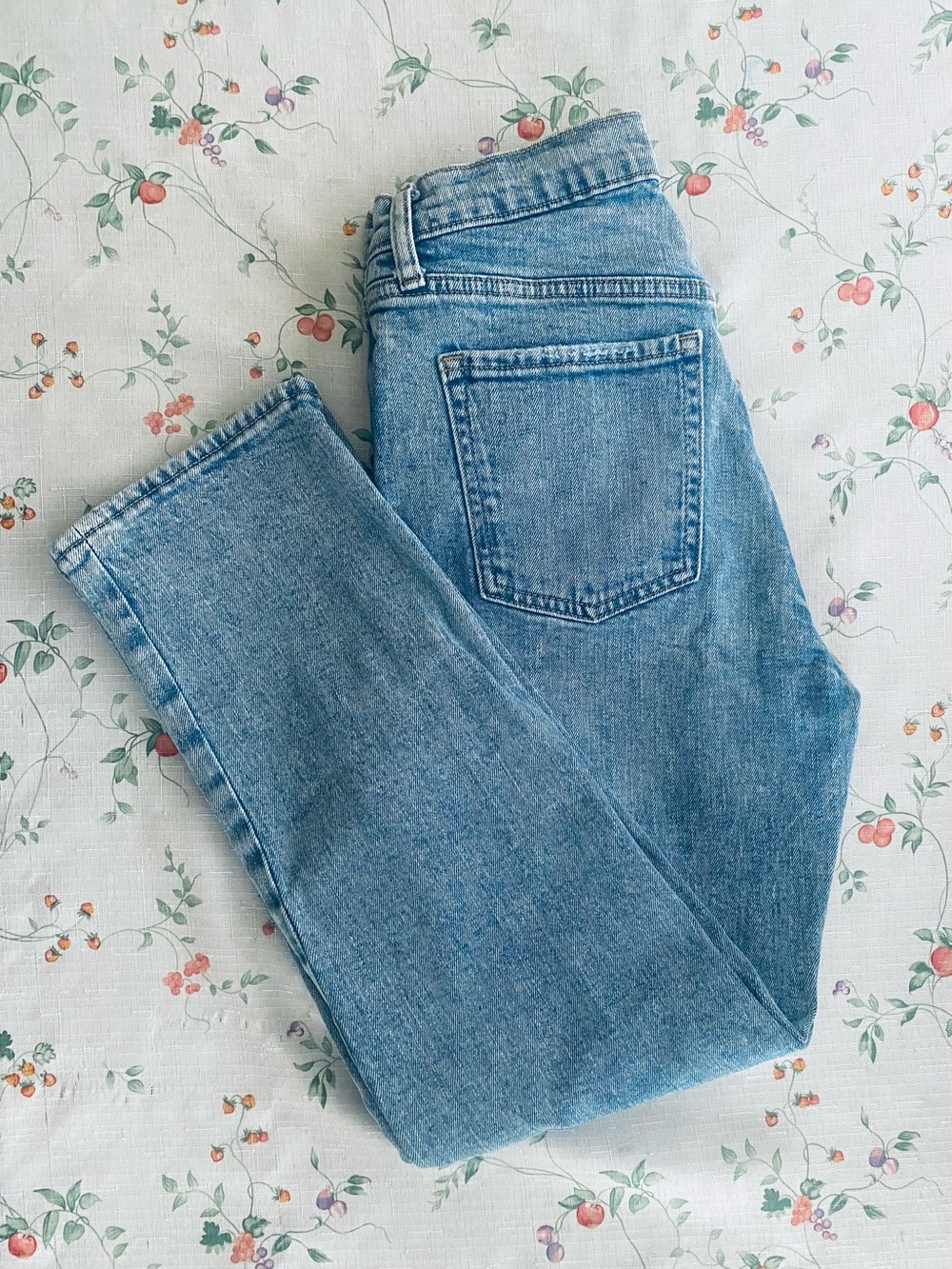Old Navy Sky-Hi Straight Ripped Jeans - Size 4
